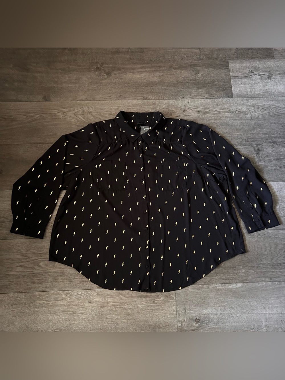 NWT Torrid Lighting Bolt Button Front Long Sleeve Size 5X
